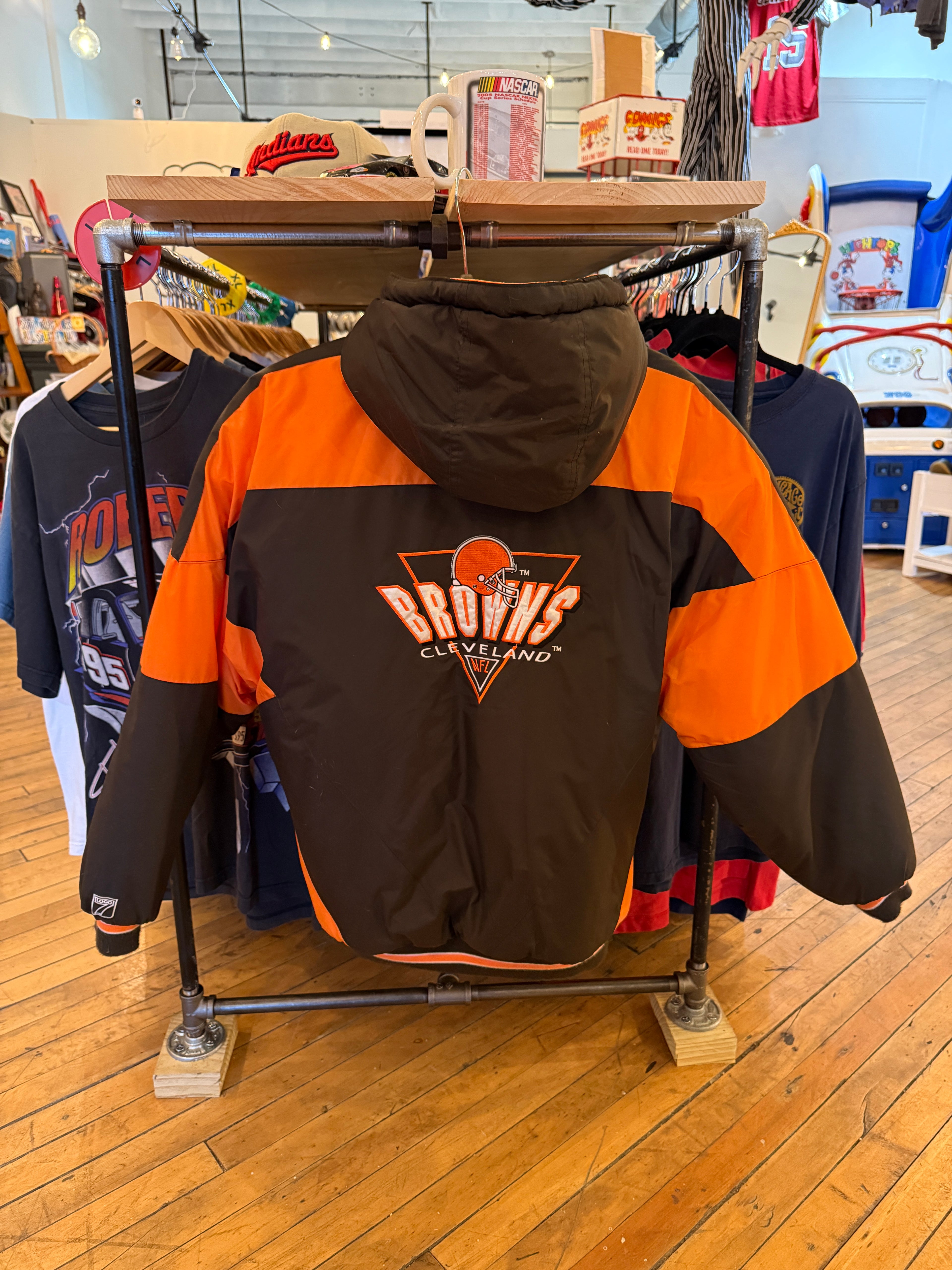 Vintage Cleveland Browns Logo 7 Puffer Jacket | size XL