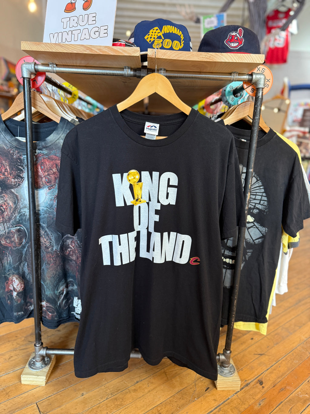 Cleveland Cavaliers LeBron James King of The Land 2016 Championship Tee | size XL